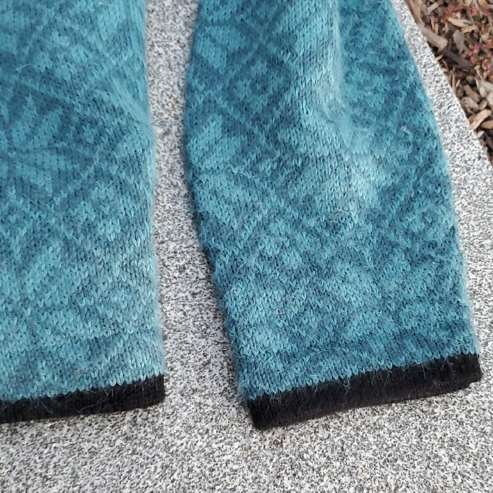 Alpaca Imports Hand Made Snowflake Patterned Button-Up Cardigan Medium - Picture 7 of 12